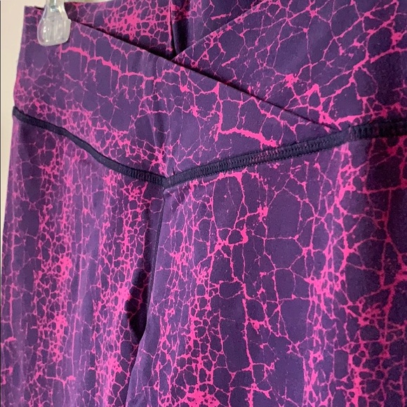 Purple Alligator Yoga Pant 🧘‍♀️ 🐊 - Picture 2 of 2